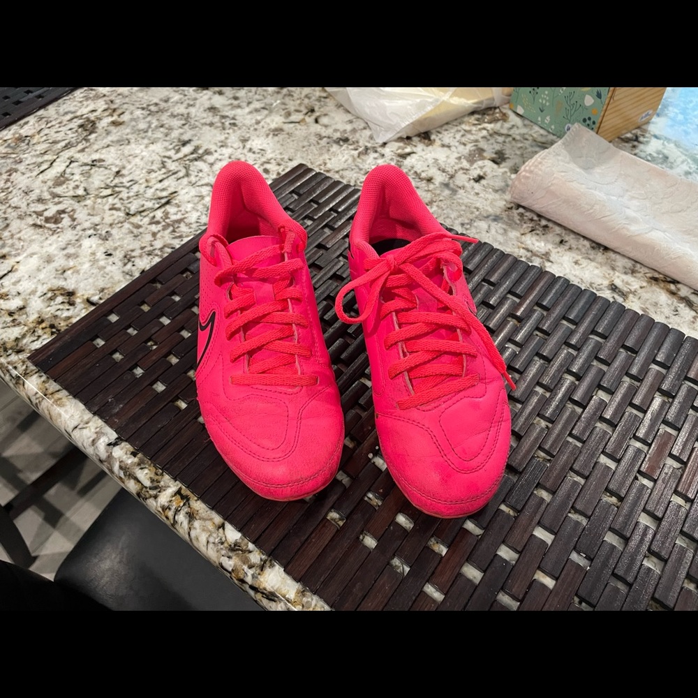 Soccer cleat